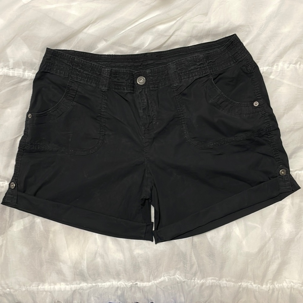 INC Black Button Roll Up Hem Shorts Size 16 - Picture 2 of 6